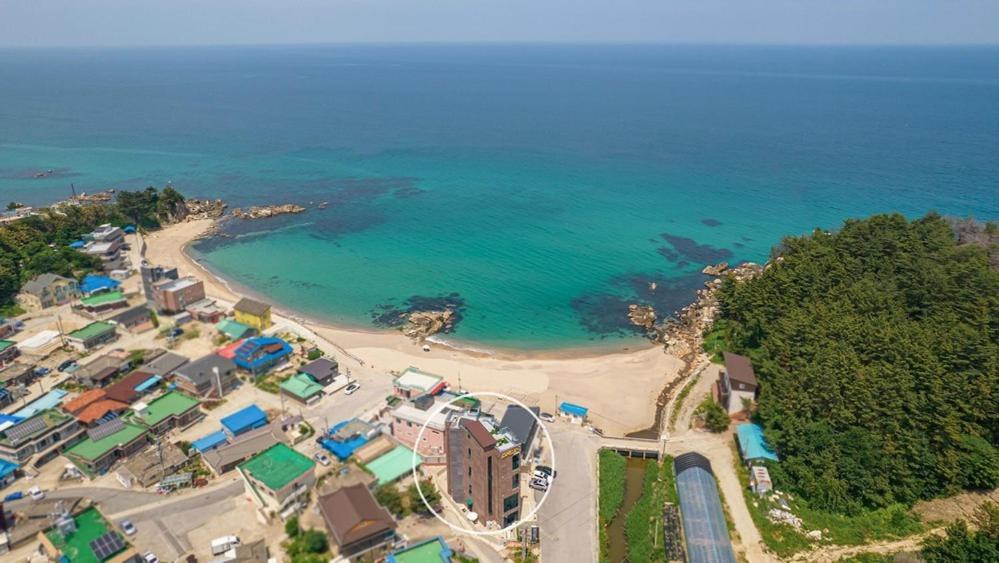 Отель Goseong Capella Spa Pension Экстерьер фото